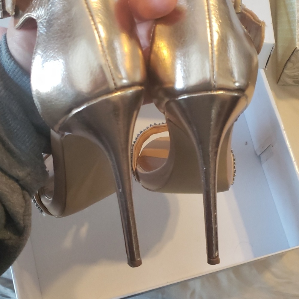 Shoes - Picture 2 of 4